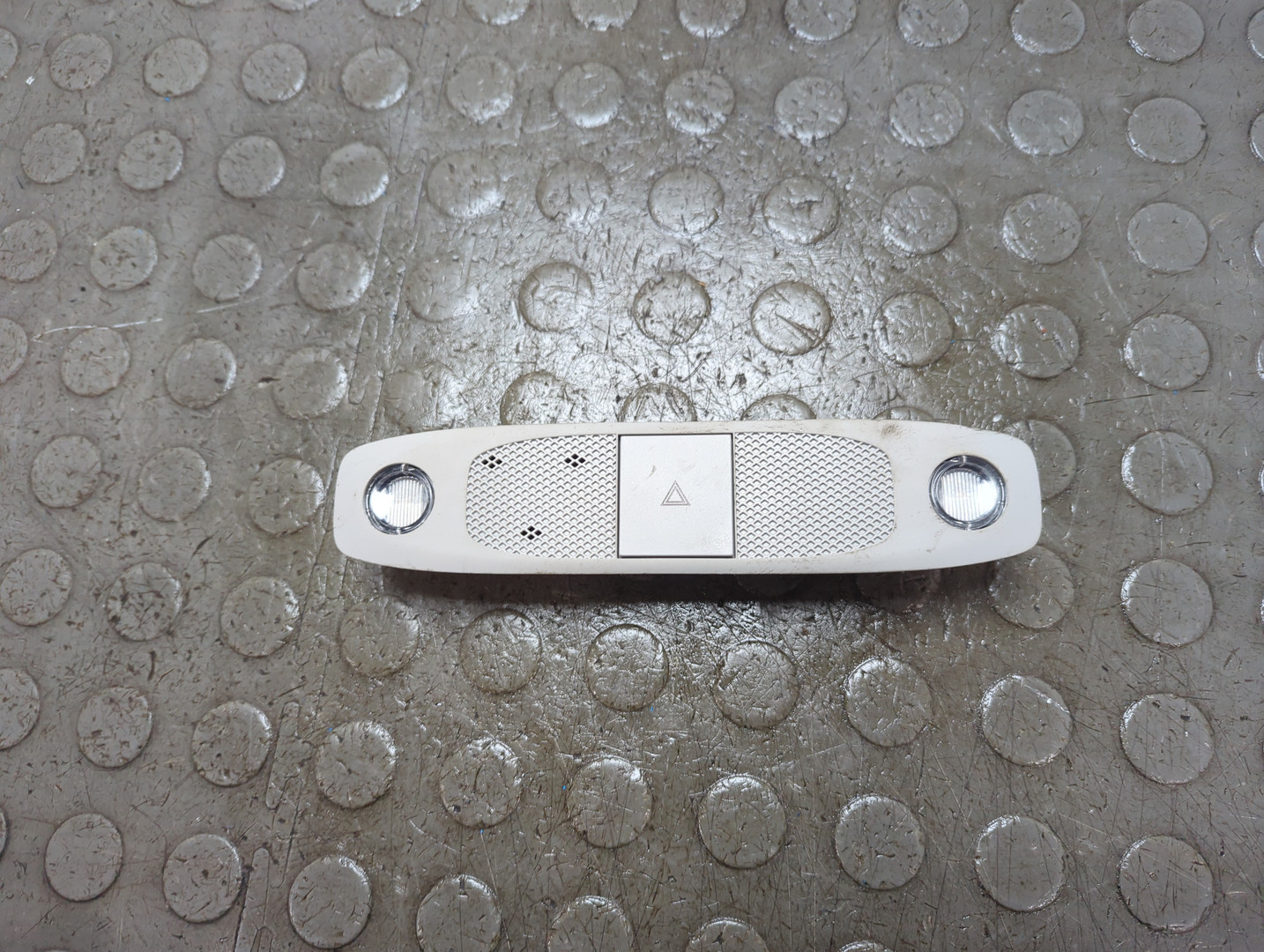 Плафон салонный