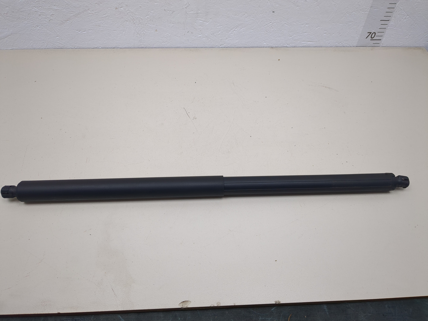 Амортизатор крышки багажника