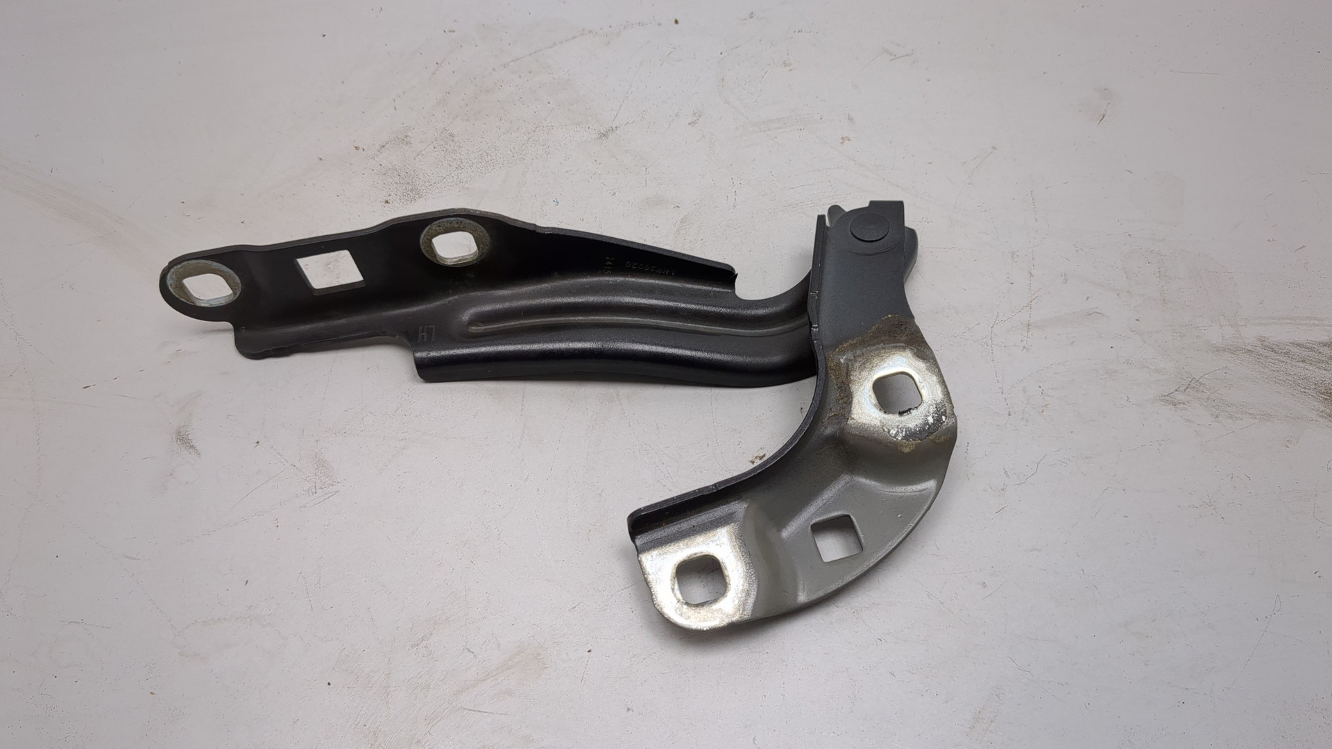 Петля капота левая для XT5 2016>