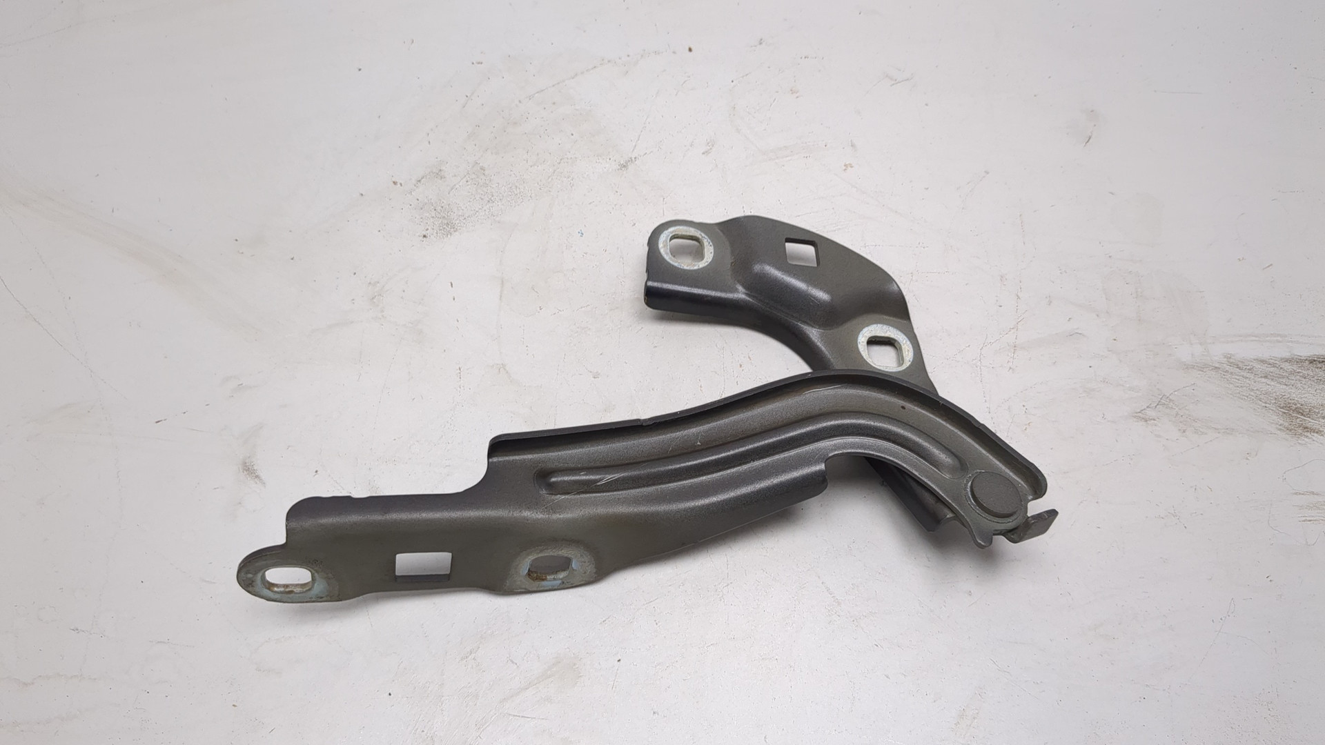 Петля капота левая