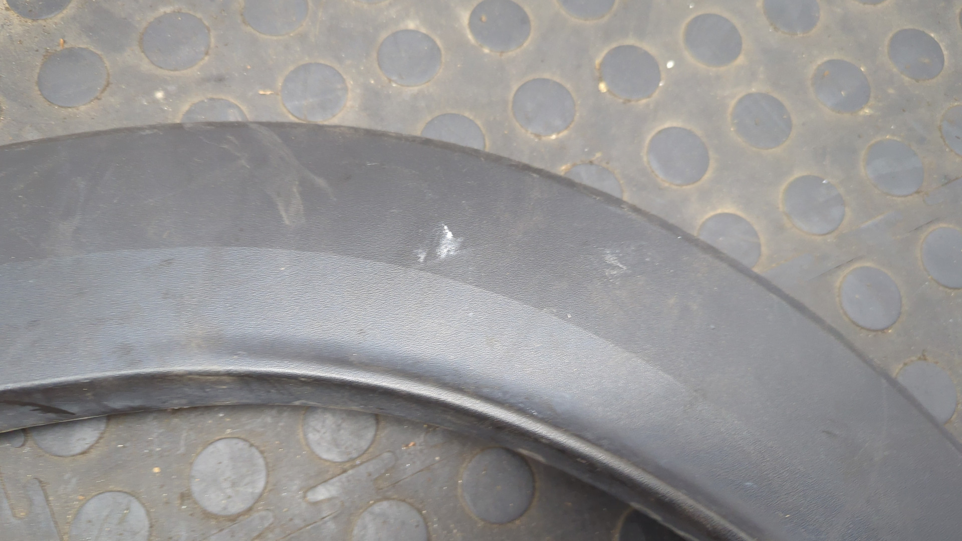 Накладка заднего крыла левого