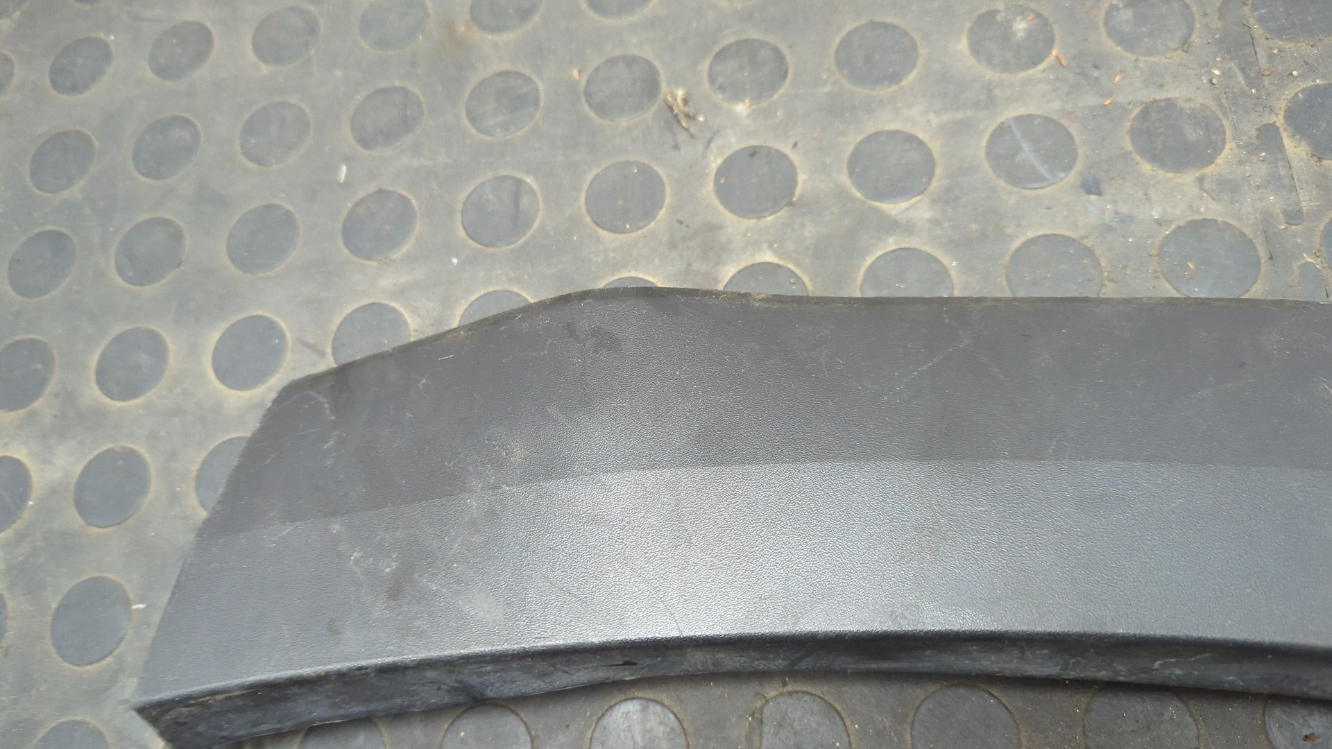 Накладка заднего крыла левого