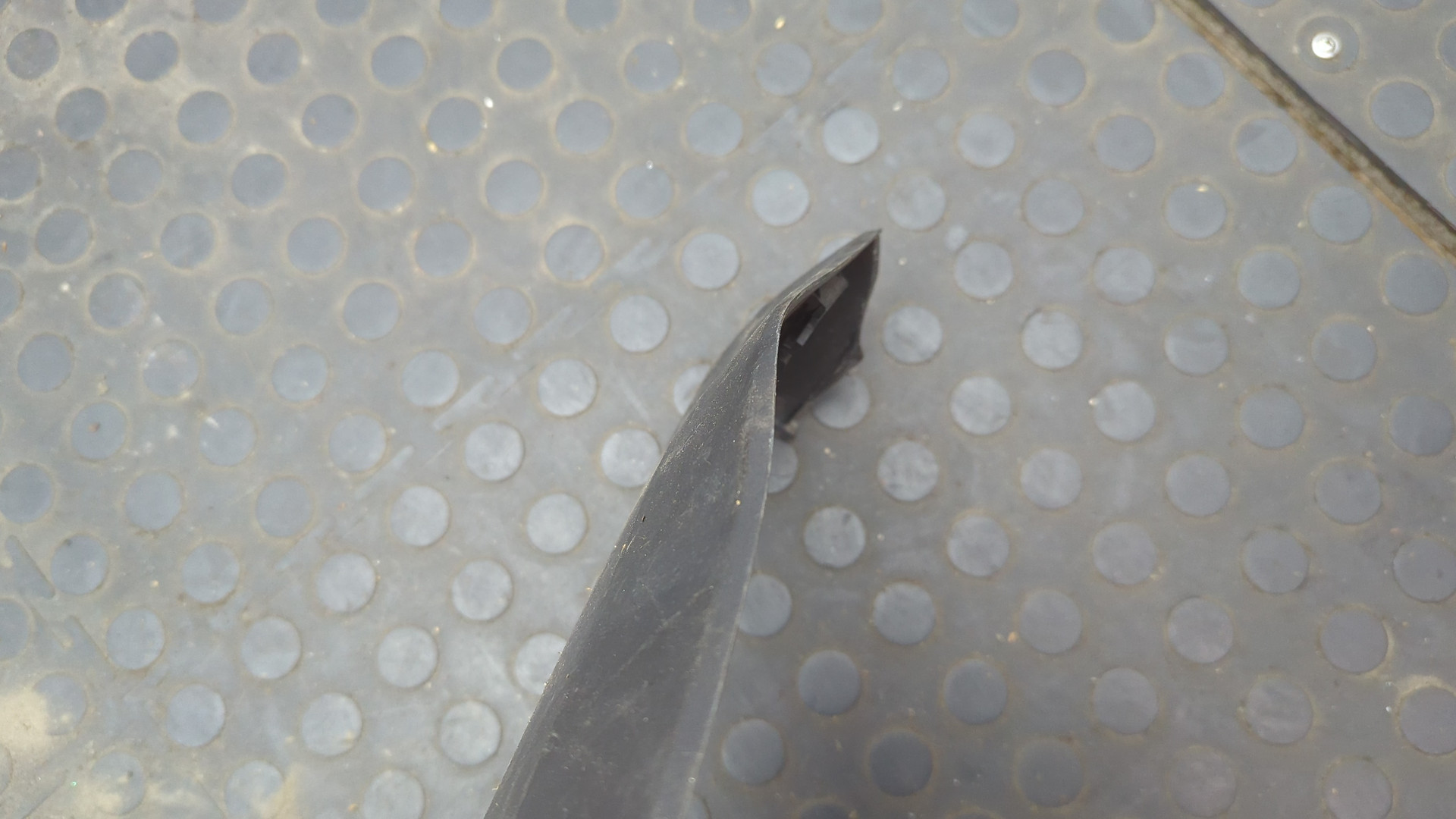 Накладка заднего крыла левого