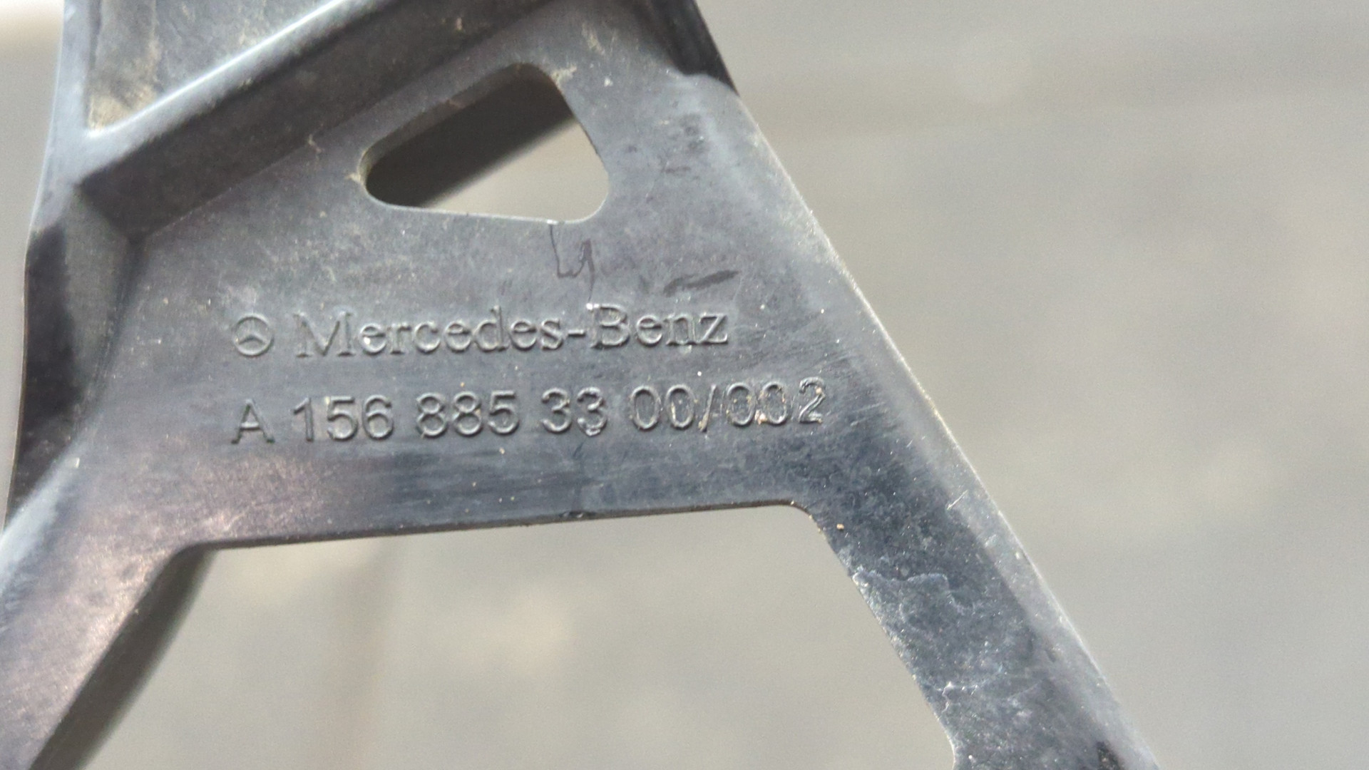 Кронштейн заднего бампера левый