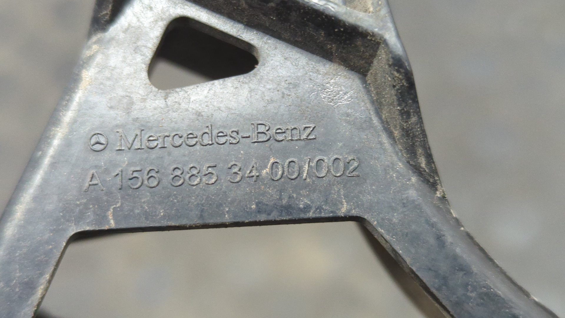 Кронштейн заднего бампера правый