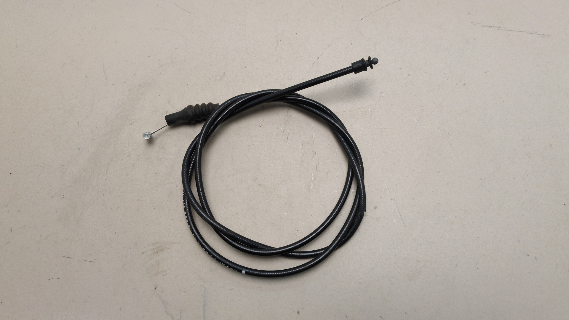 Трос открывания капота