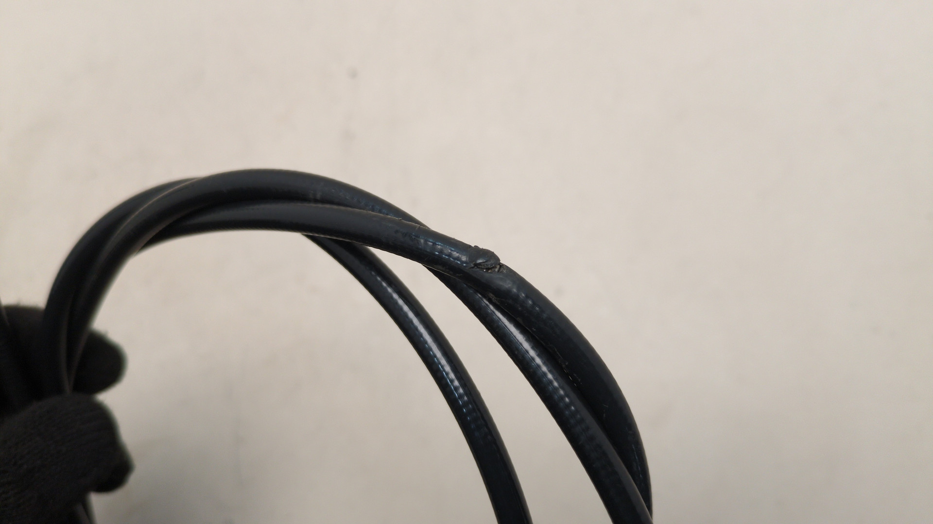 Трос открывания капота