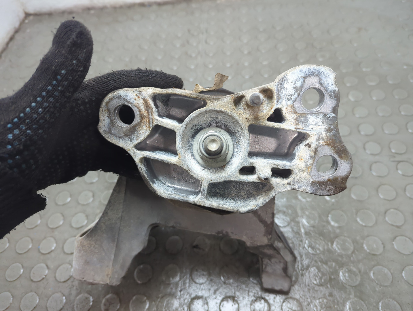 Опора двигателя