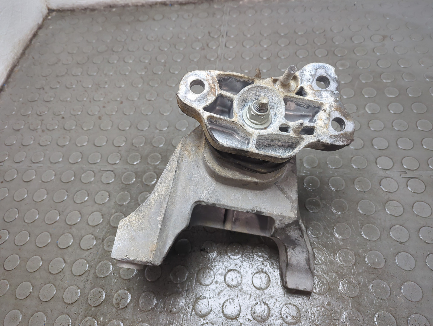 Опора двигателя