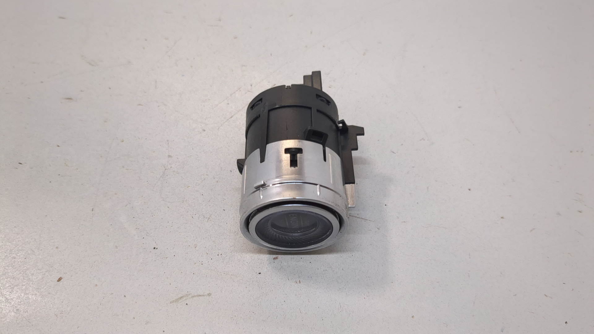 Кнопка запуска двигателя