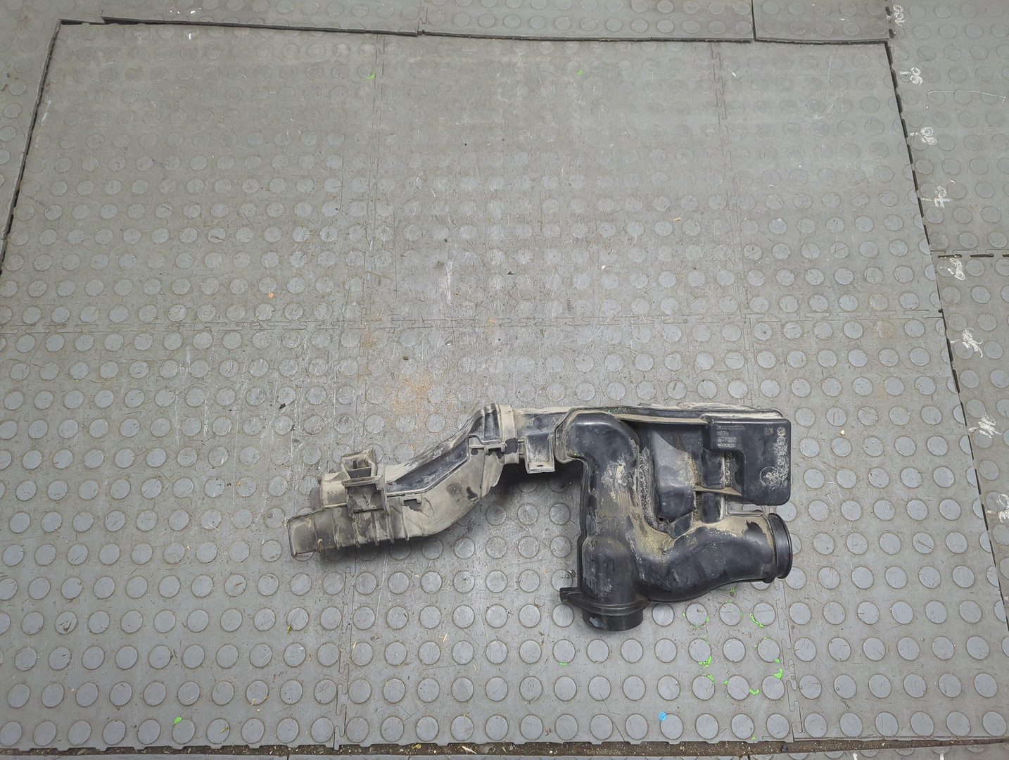 Резонатор воздушного фильтра