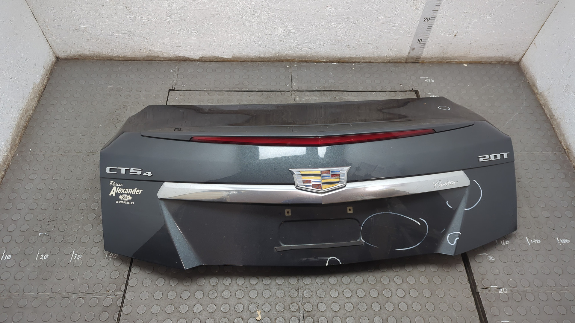 Дверь багажника