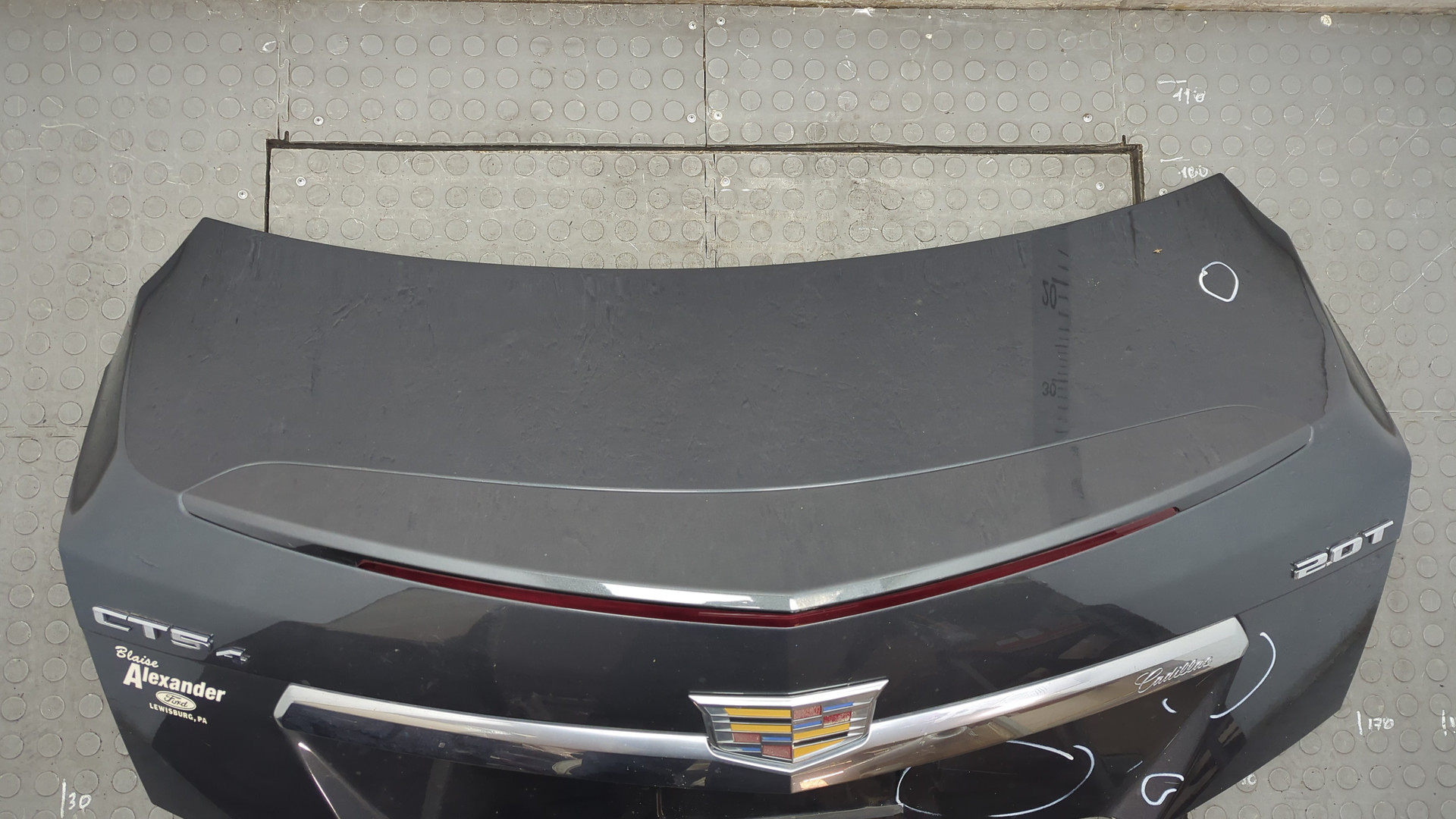 Дверь багажника