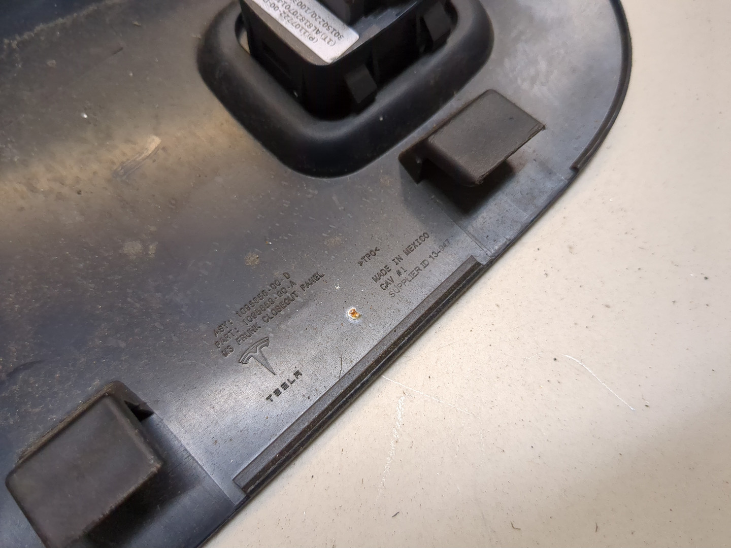 Кожух замка капота для Model 3 2017>