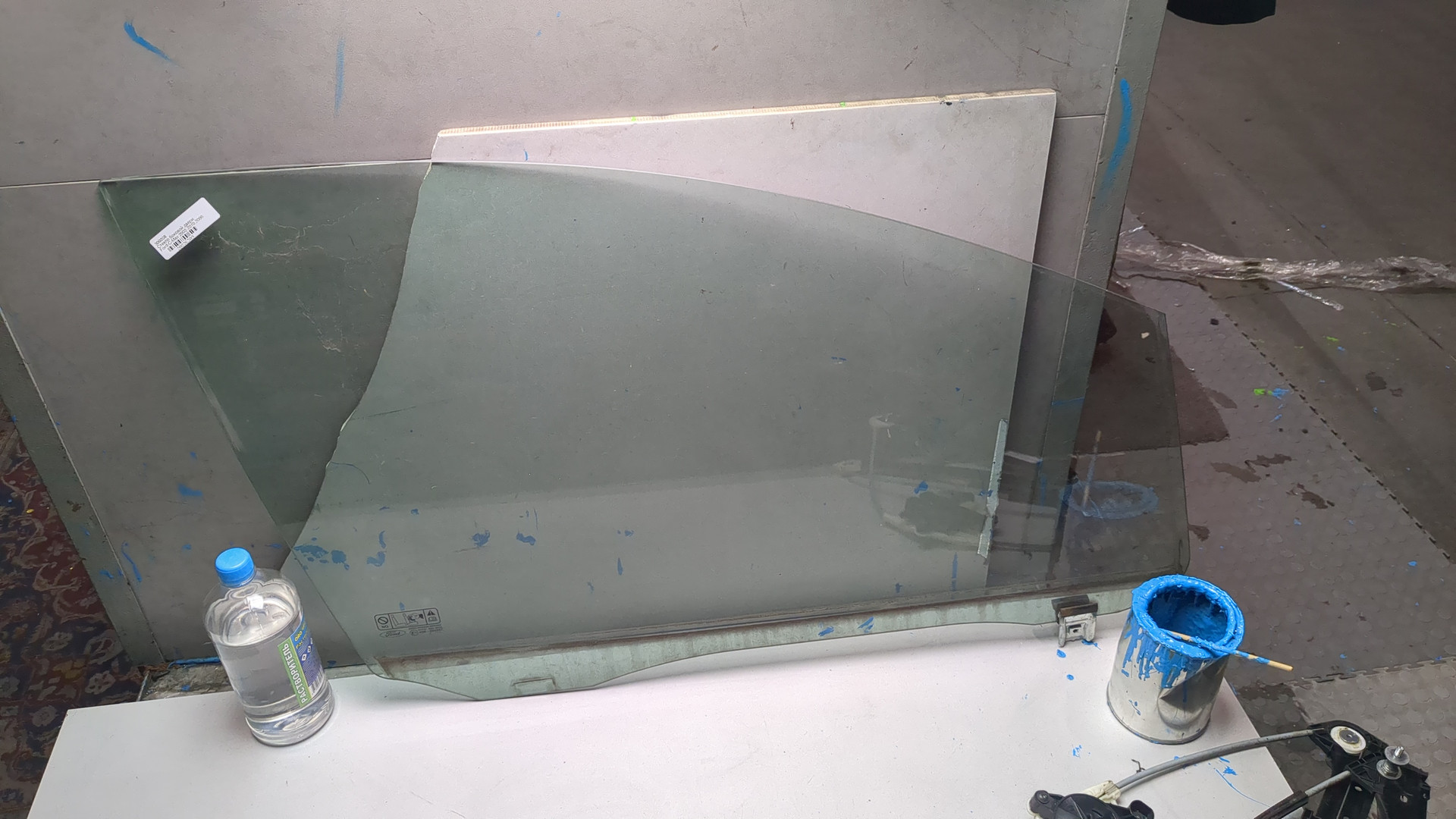 Стекло двери передней правой