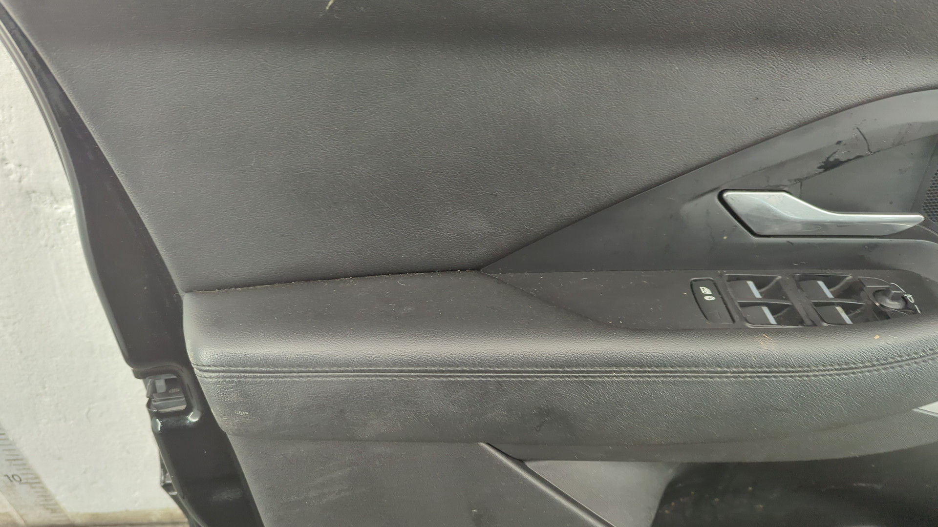 Дверь передняя левая