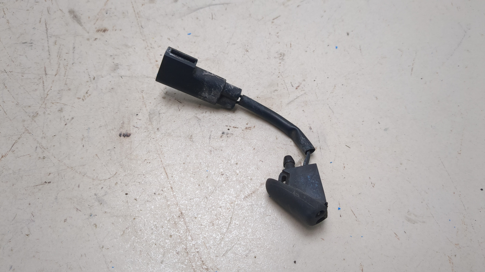 Форсунка омывателя лобового стекла