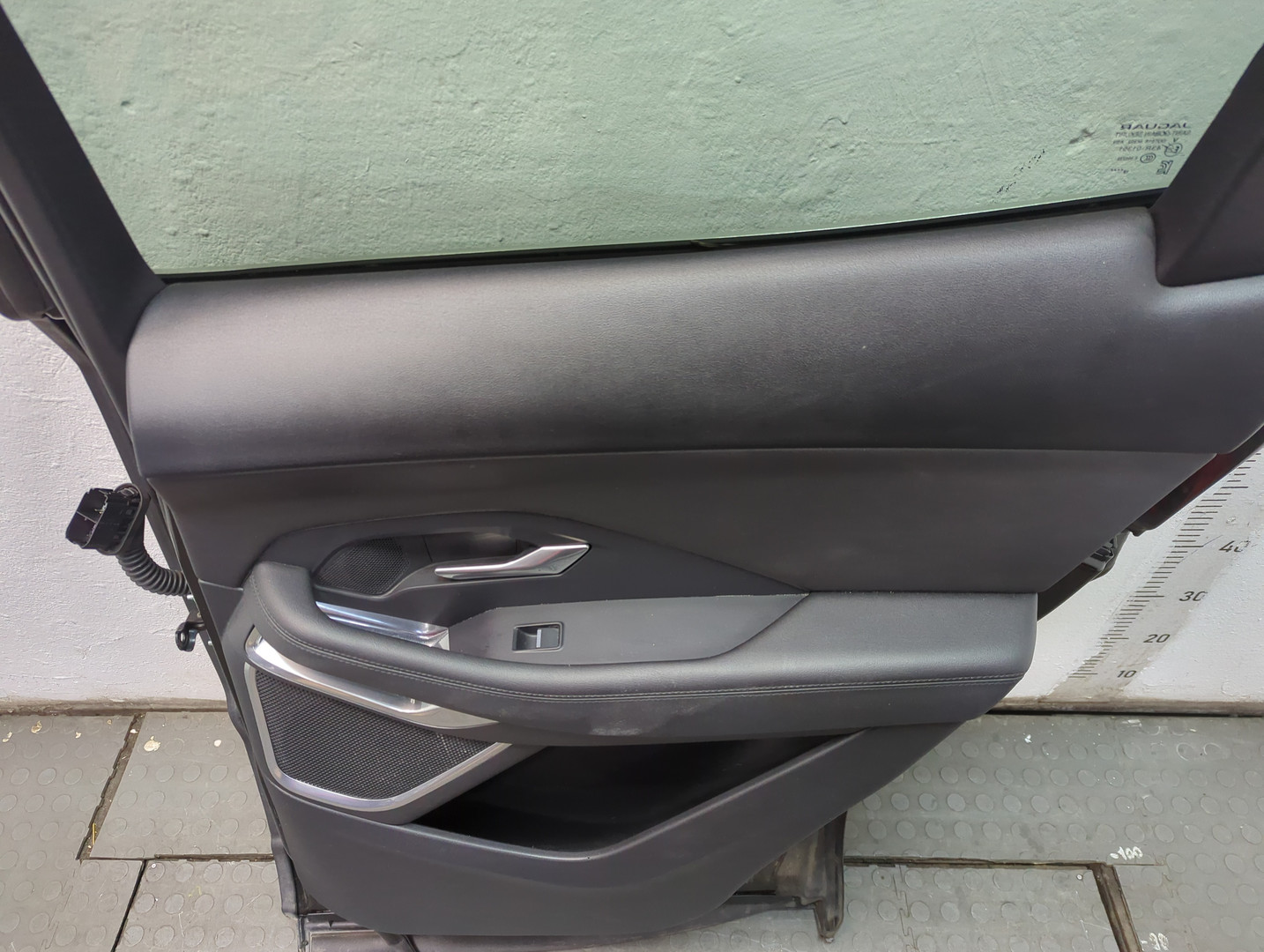 Дверь задняя правая