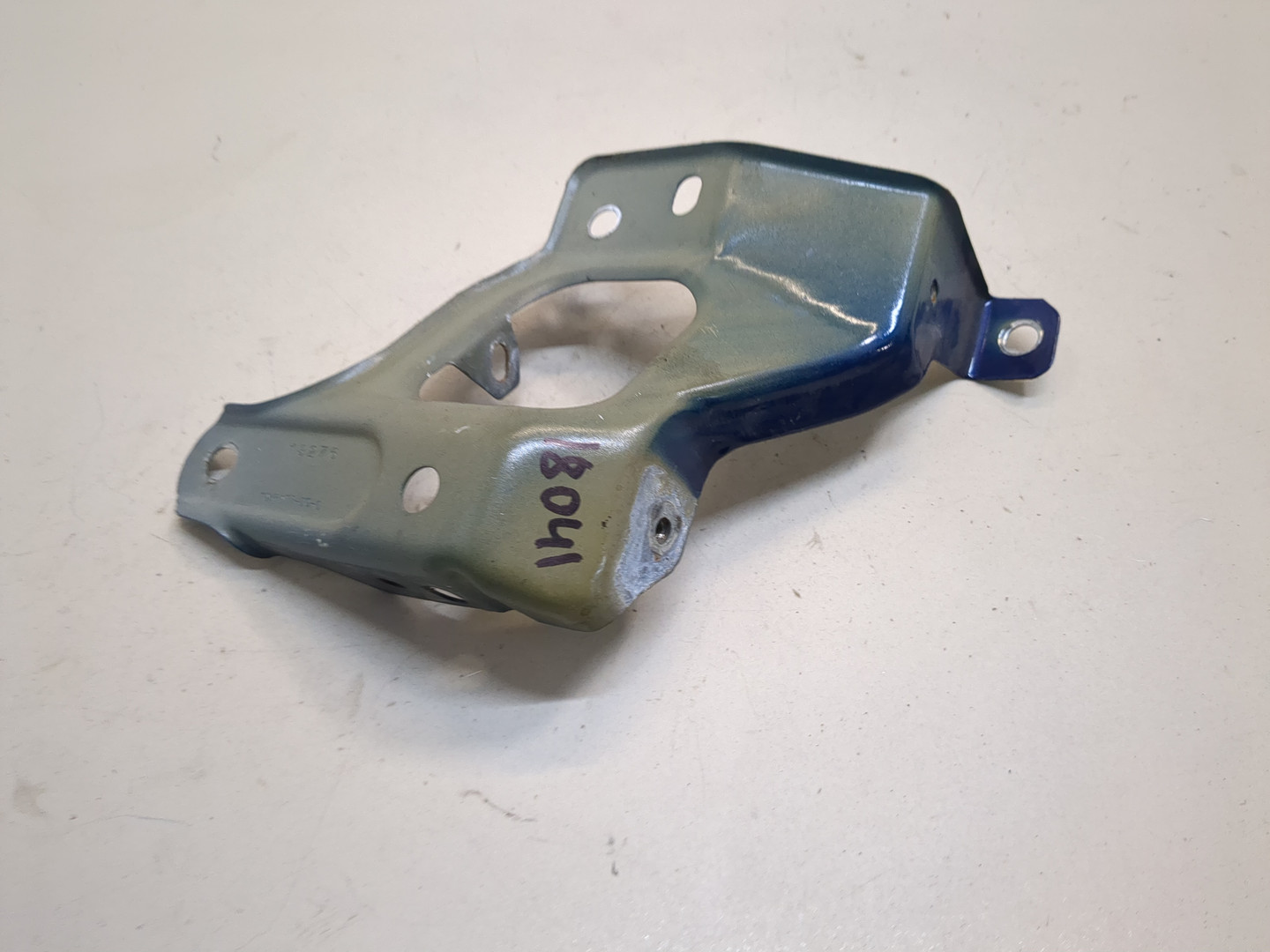 Кронштейн крепления крыла