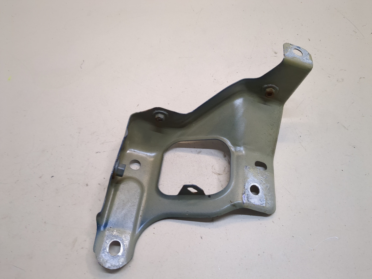 Кронштейн крепления крыла