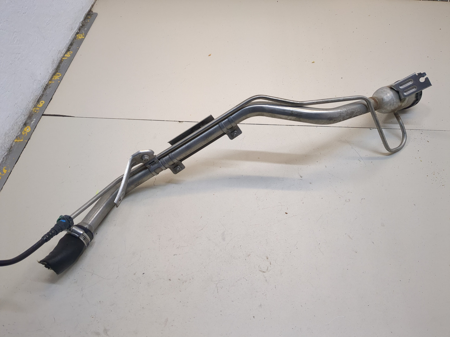 Горловина топливного бака