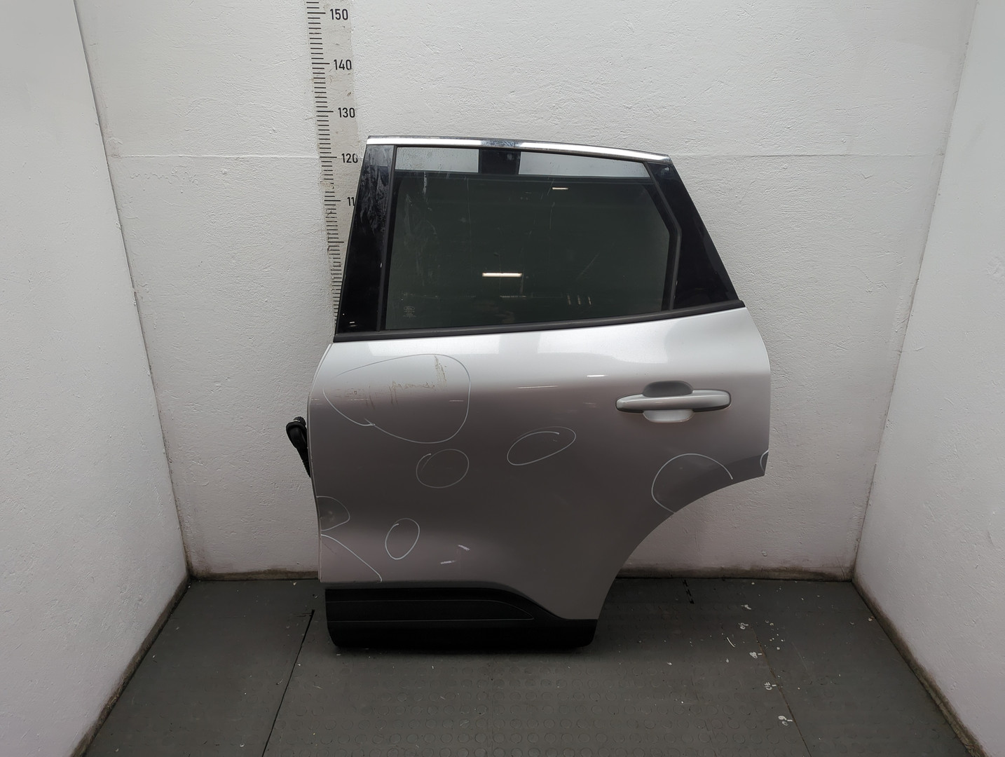 Дверь задняя левая