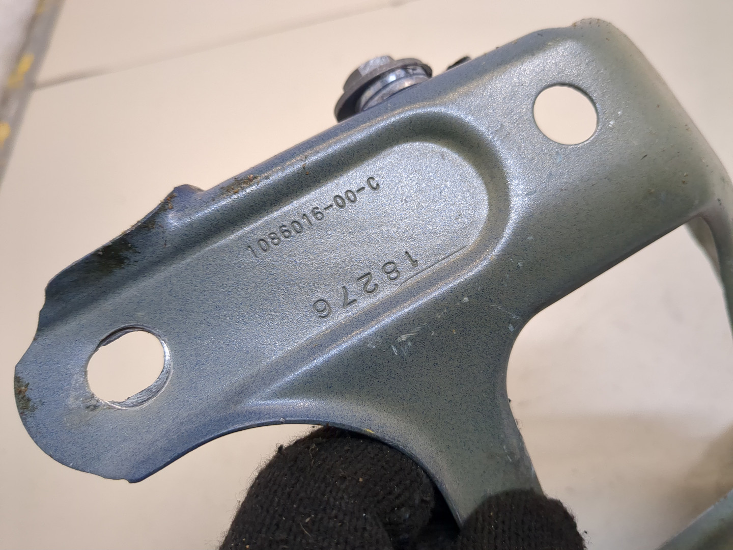 Кронштейн крепления крыла