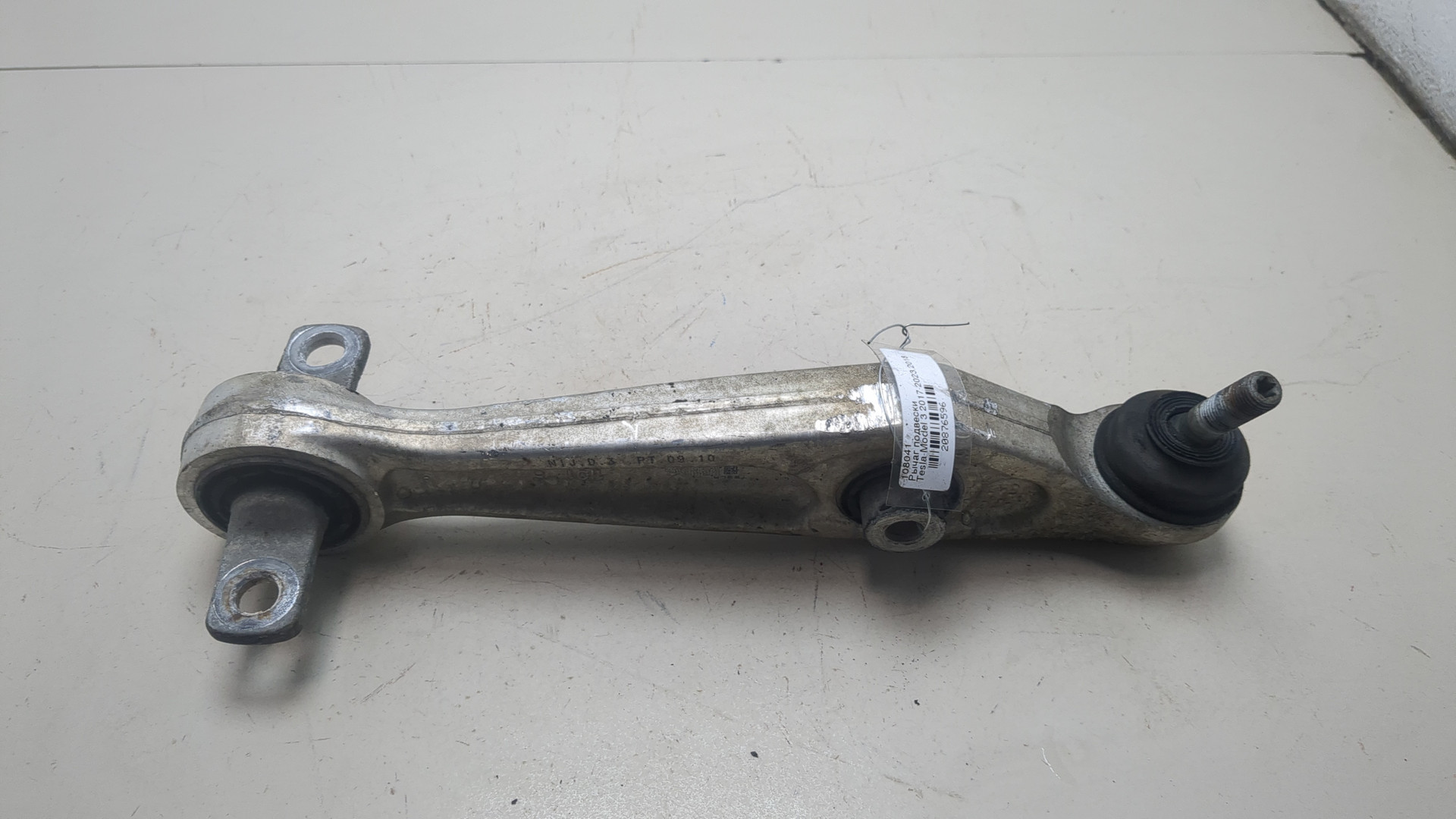 Рычаг передний левый