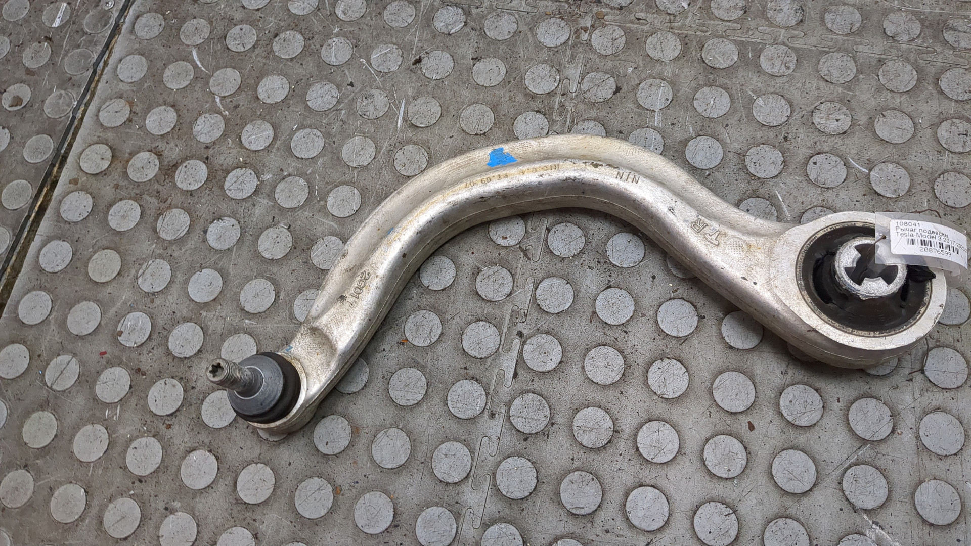 Рычаг передний правый