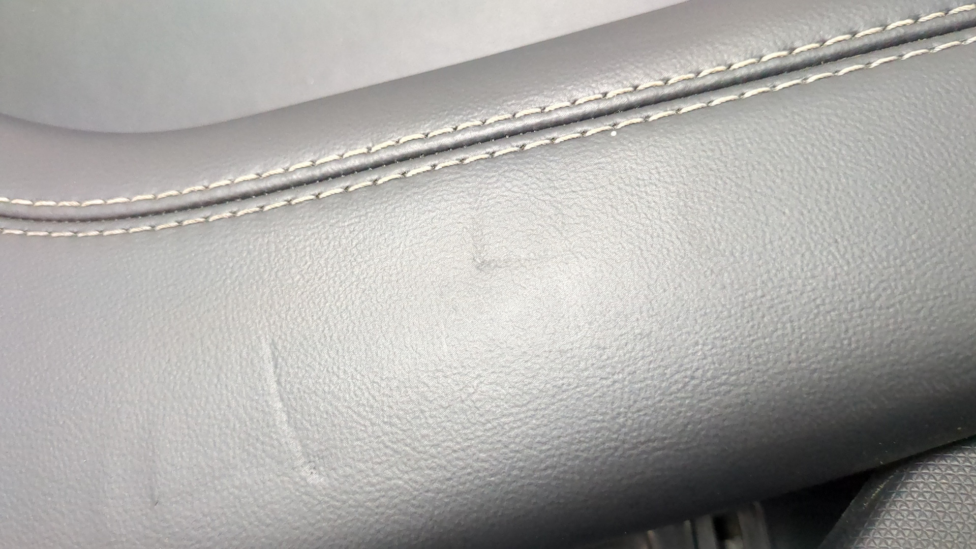 Обшивка двери передней правой