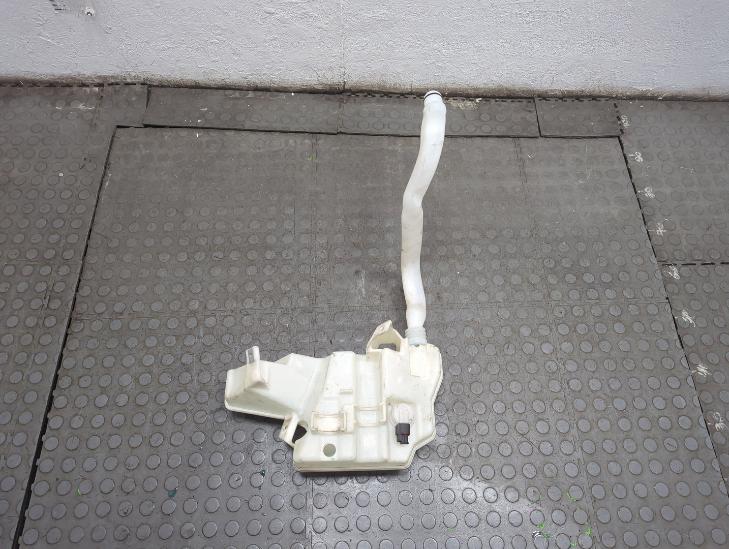 Бачок омывателя лобового стекла