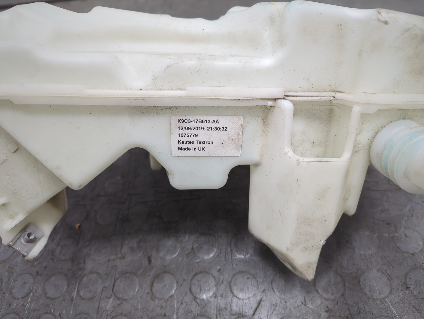 Бачок омывателя лобового стекла