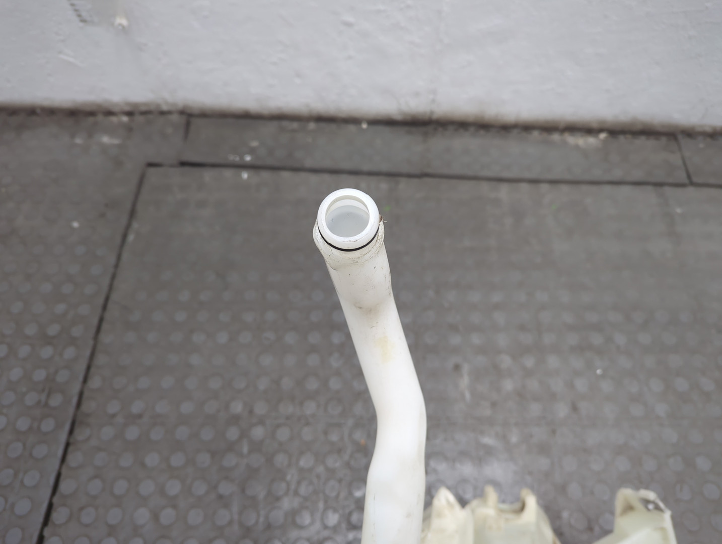 Бачок омывателя лобового стекла