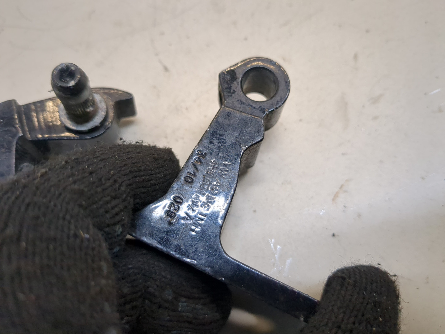 Петля двери