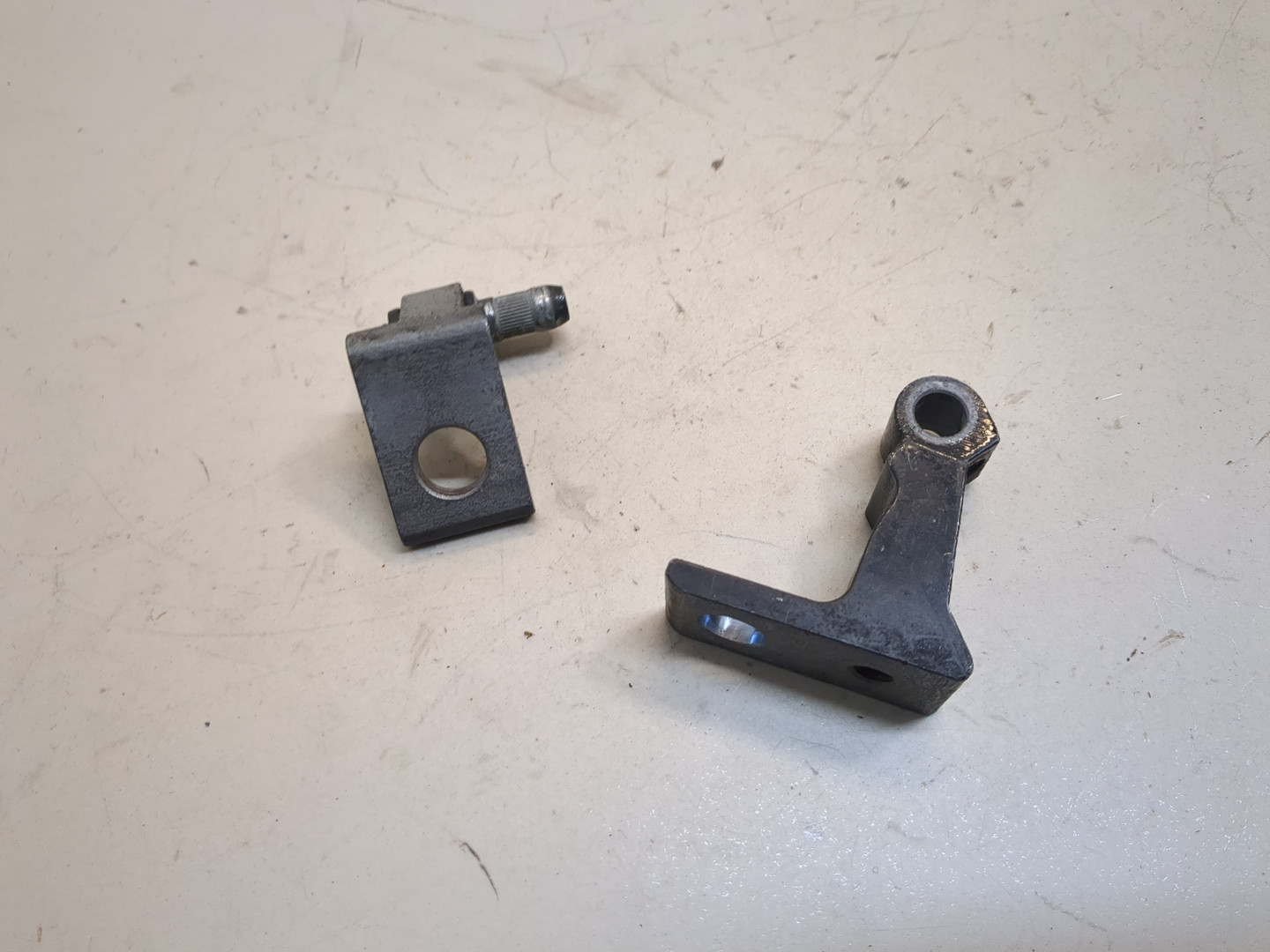 Петля двери