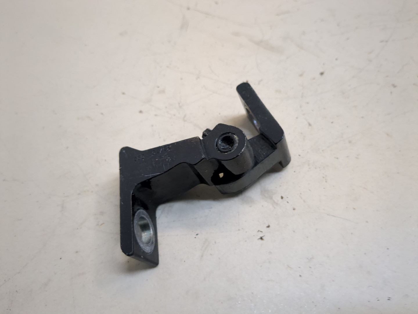 Петля двери