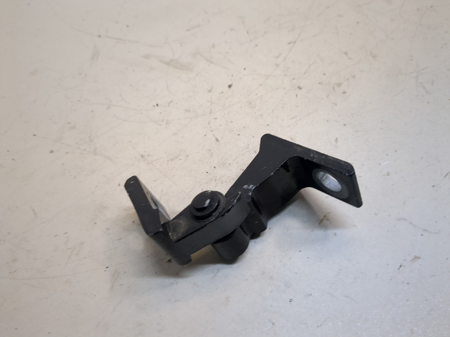 Петля двери