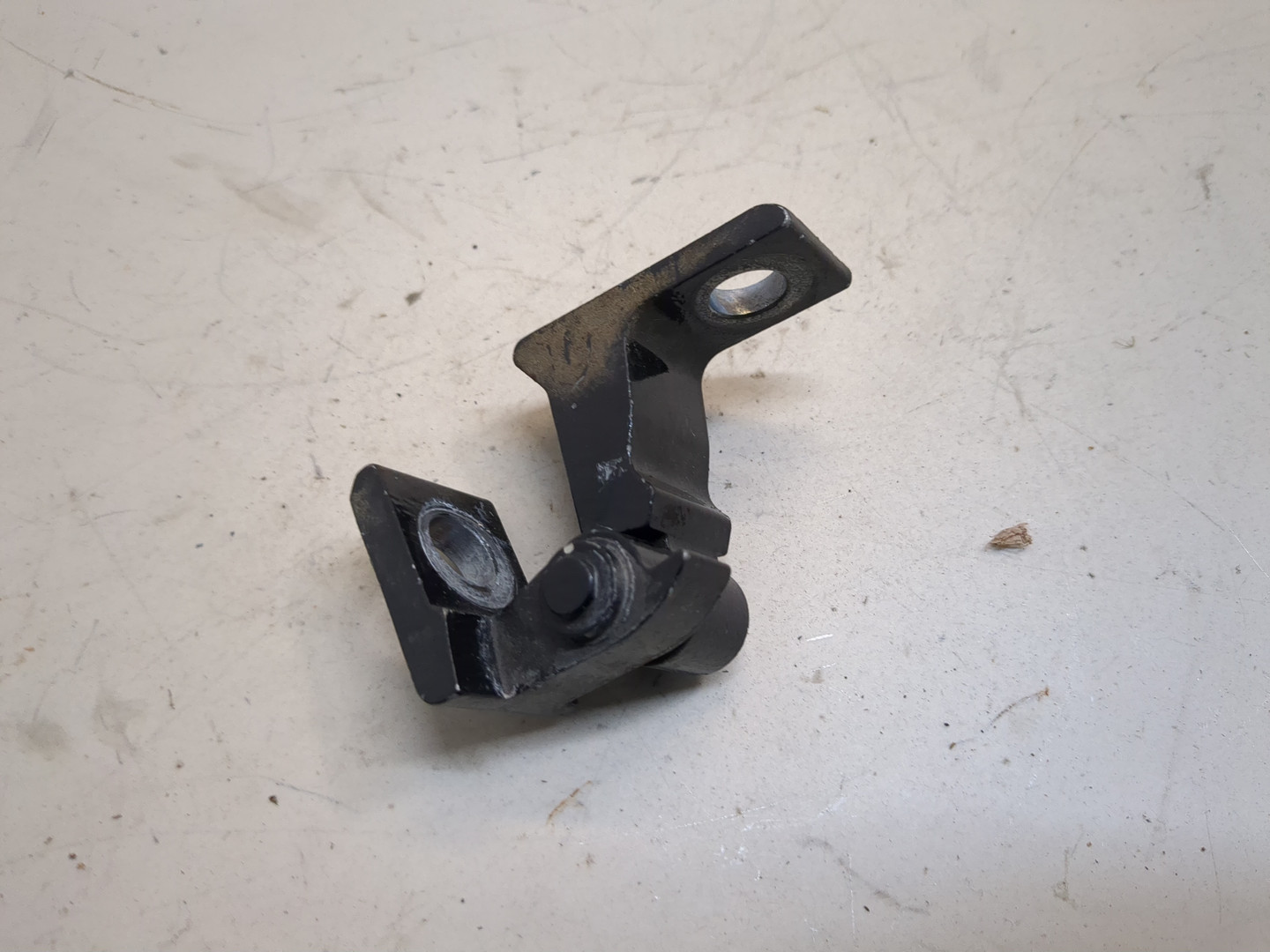 Петля двери