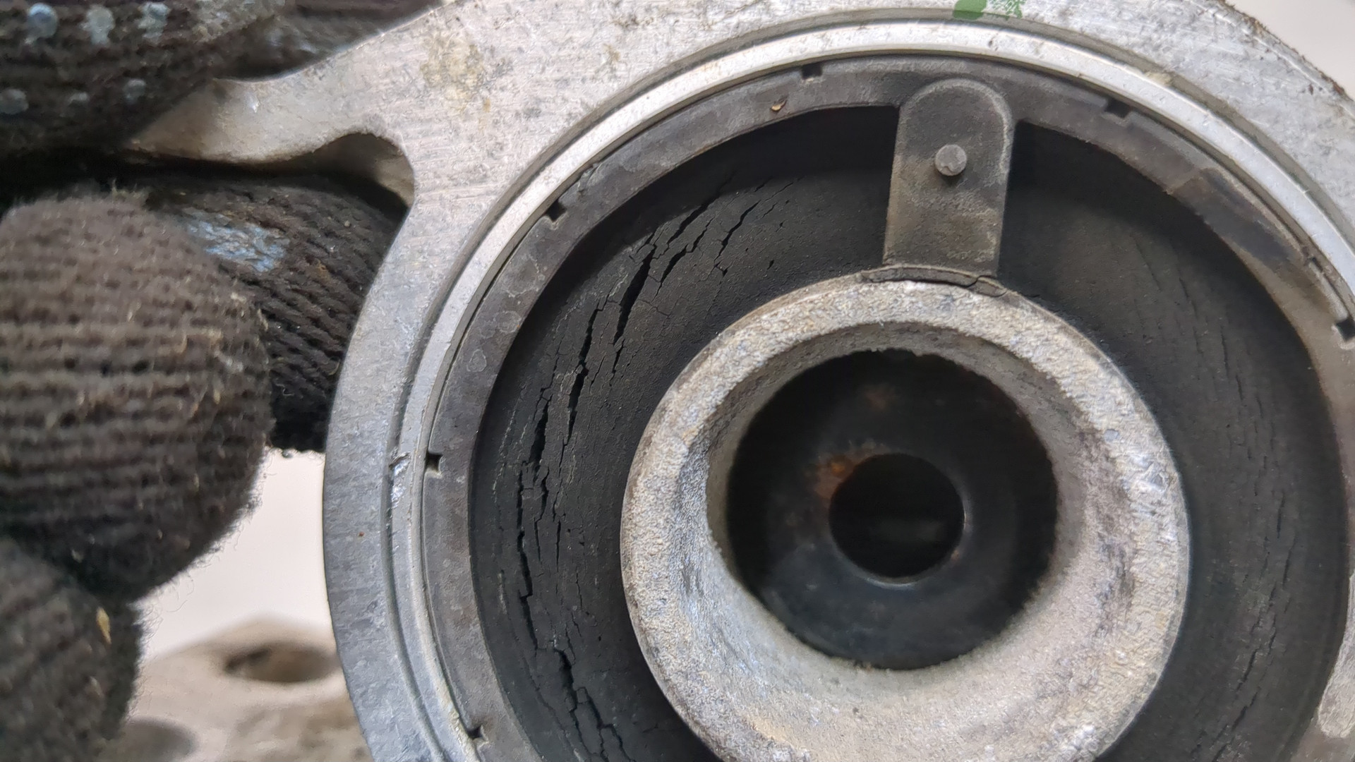 Рычаг передний правый