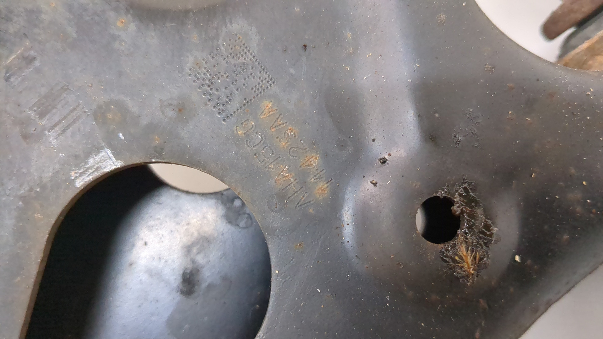 Рычаг передний левый