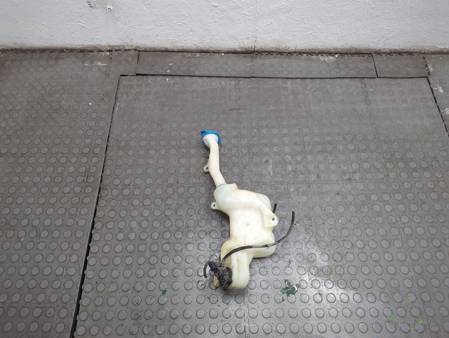 Бачок омывателя лобового стекла