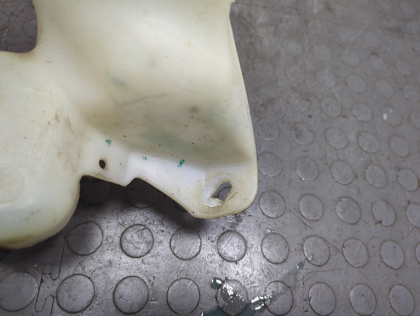 Бачок омывателя лобового стекла