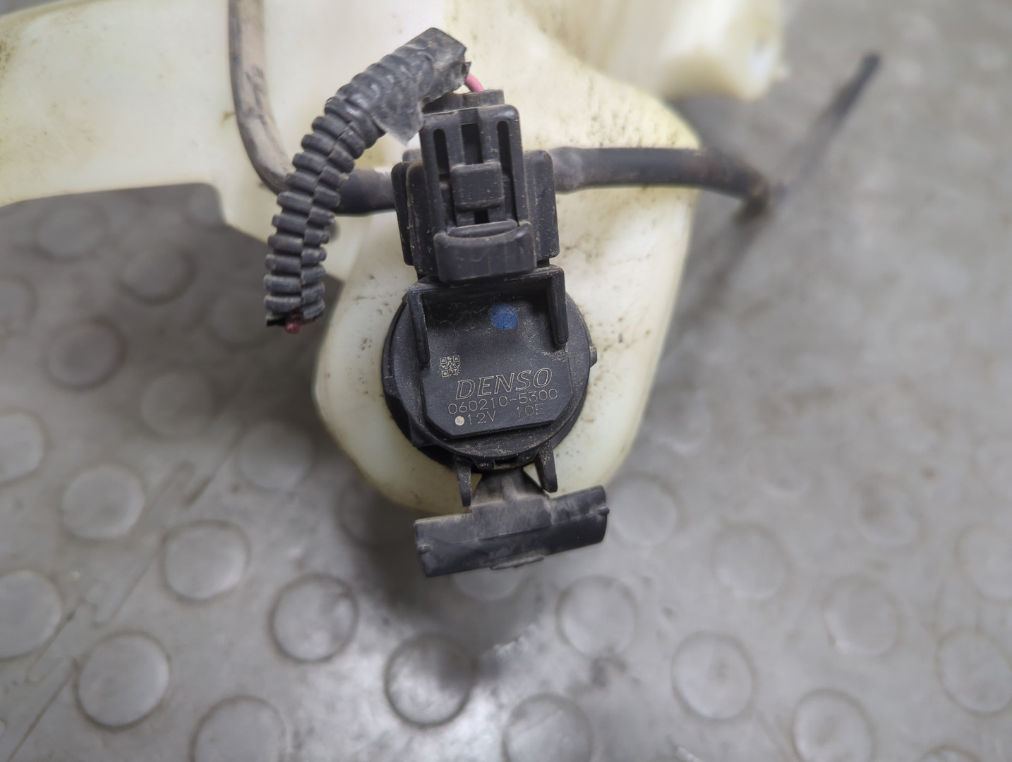 Бачок омывателя лобового стекла