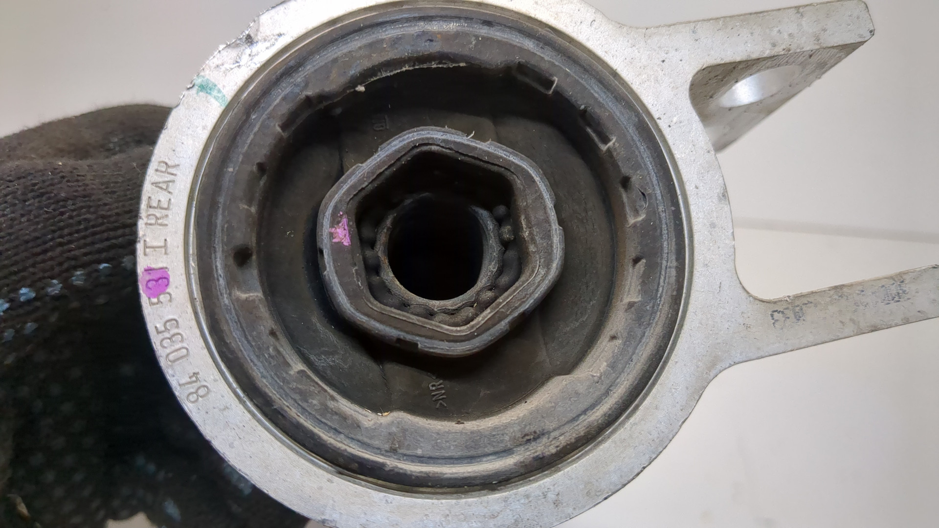 Рычаг передний левый