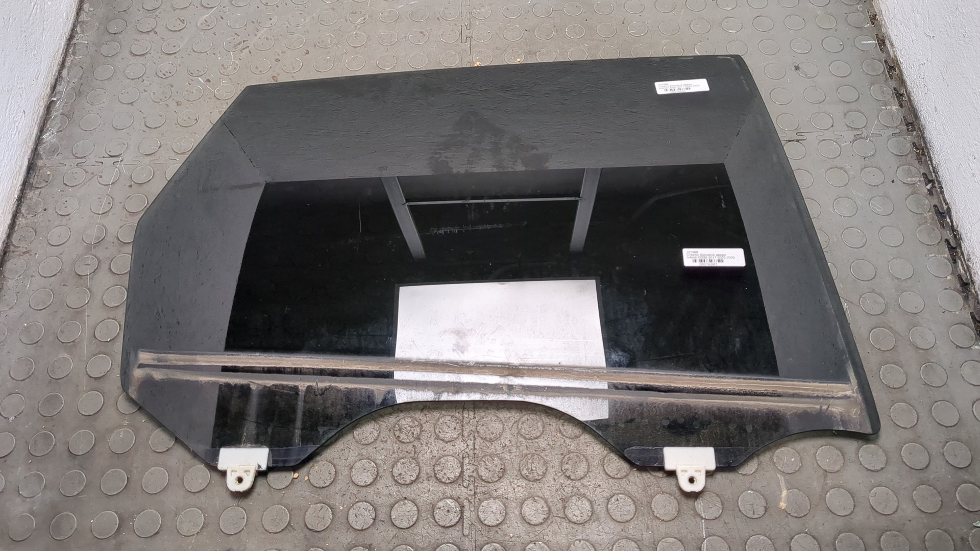 Стекло двери задней правой