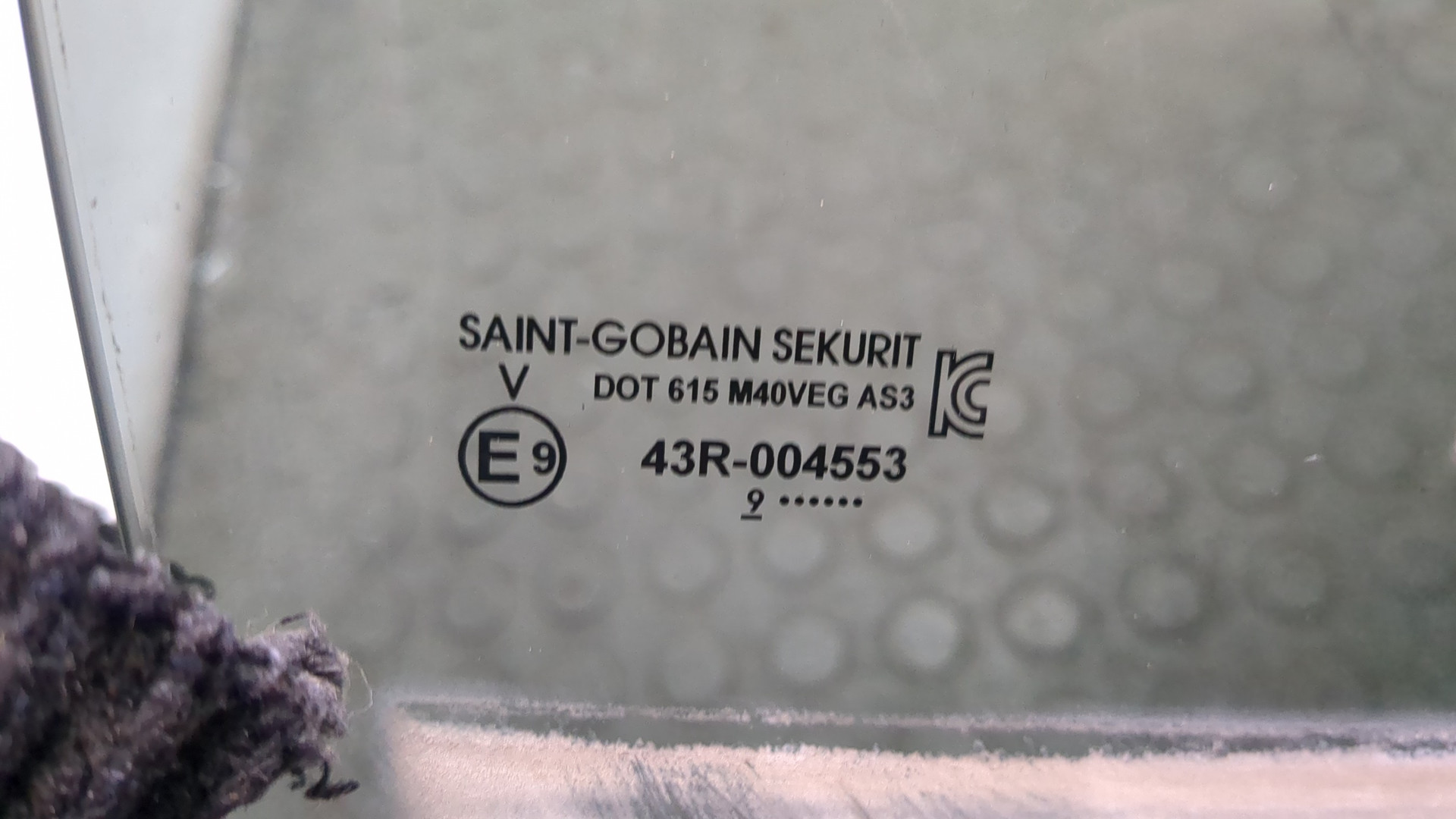 Стекло двери задней правой