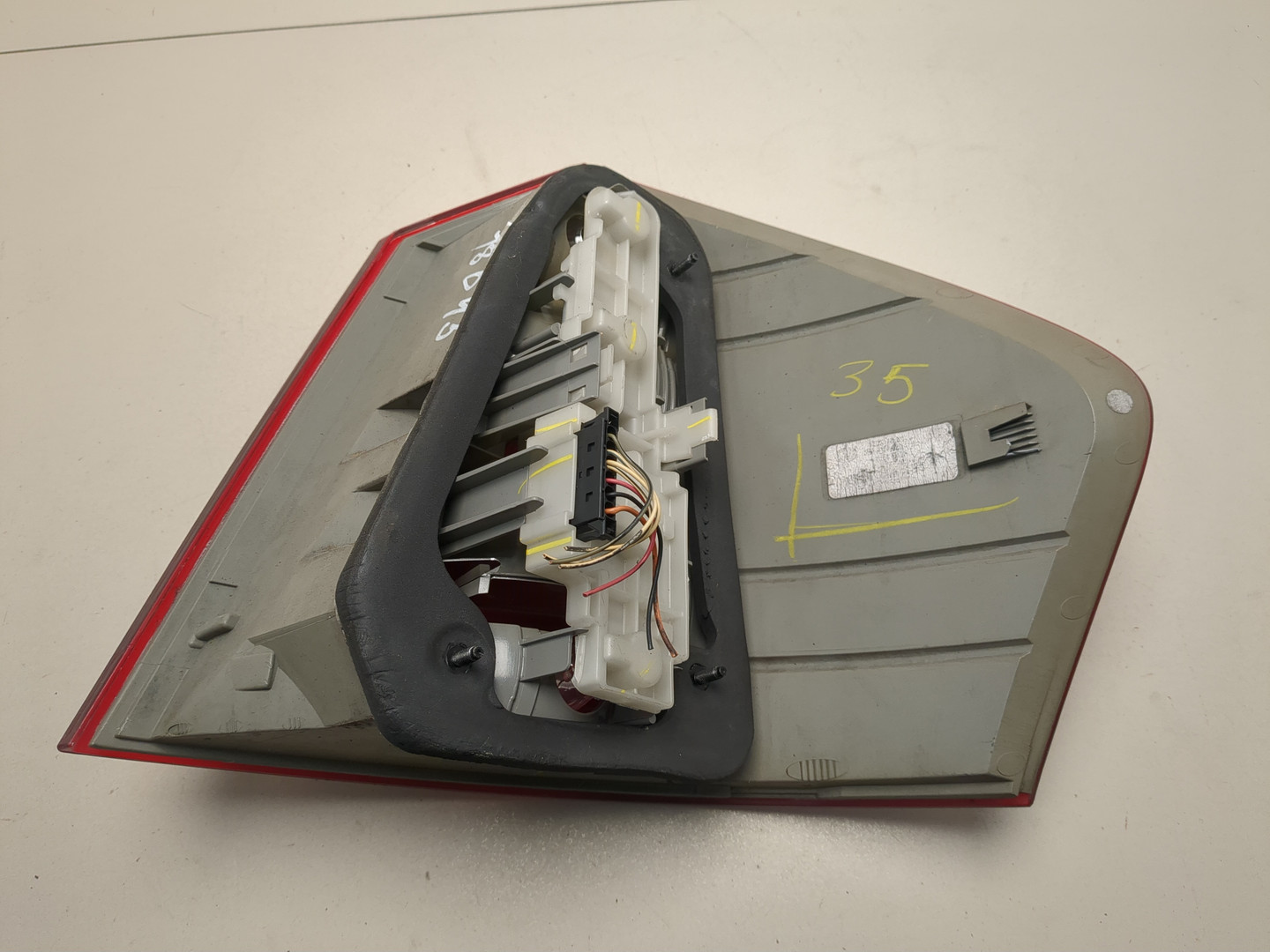 Фонарь задний левый