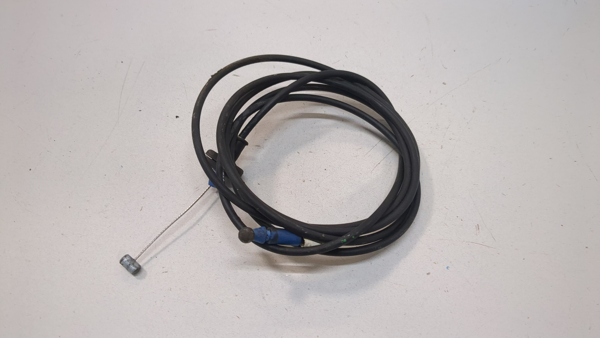 Трос открывания капота