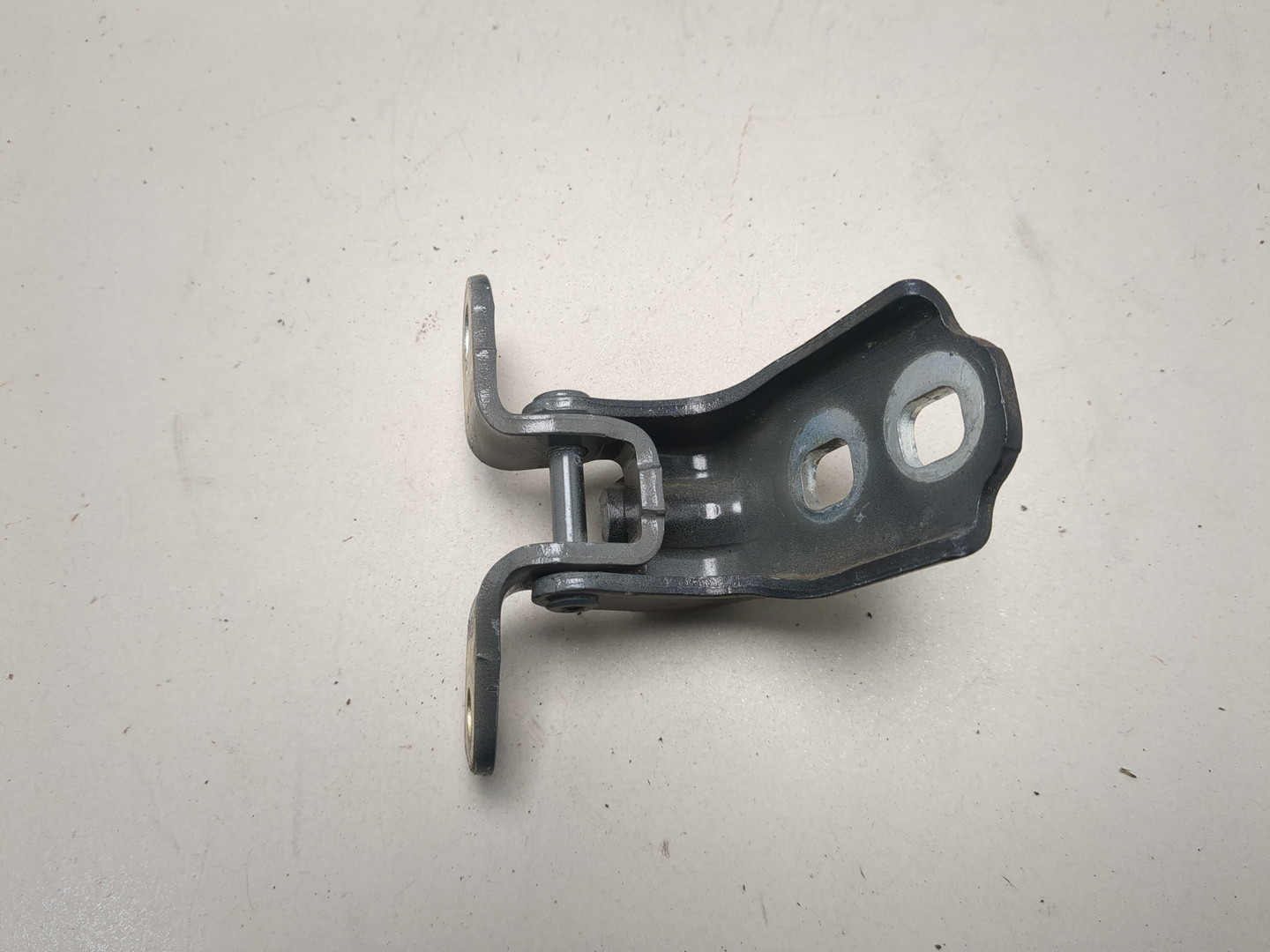 Петля двери