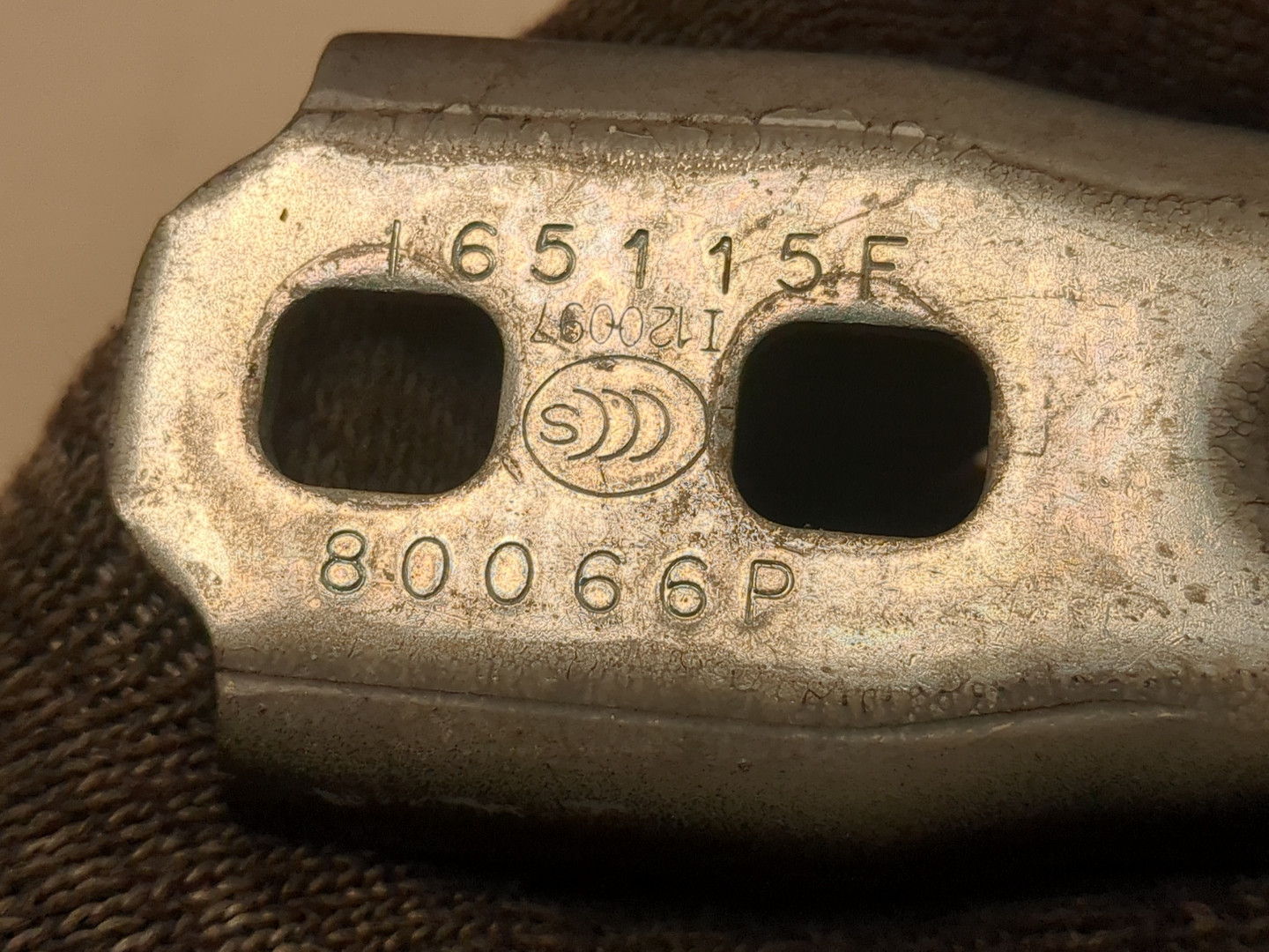 Петля двери